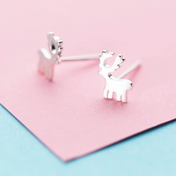 🆕 Reindeer Stud Earrings, Brand New! - Picture 2 of 2